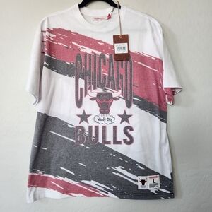 NWT Large Chicago Bulls Nostalgia Co Tee Shirt Michelle and Ness